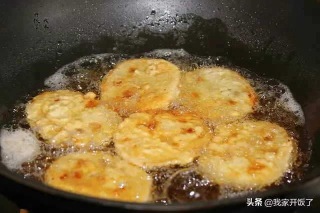 藕與它是絕配,不炒不燉,這樣做香酥脆爽不油膩,幾天不吃就饞