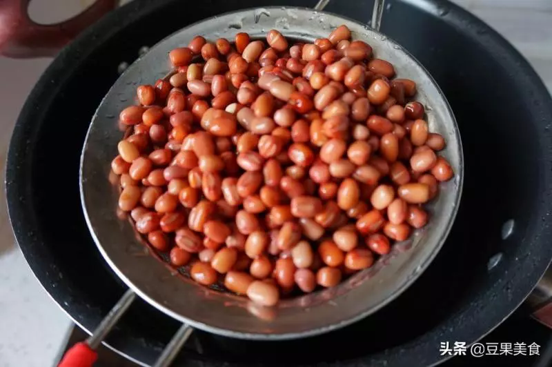 蜜紅豆除了直接吃,做甜品,做烘焙也是必不可少的,喜歡紅豆的朋友一定要學會自己做