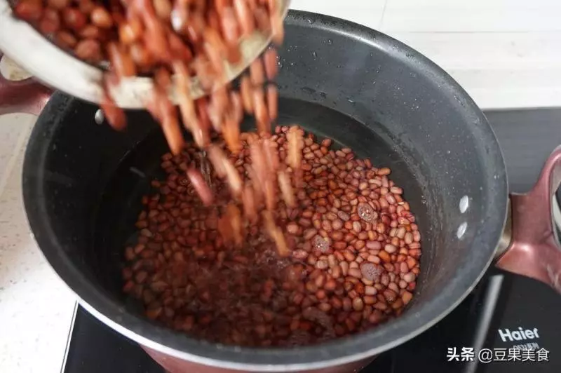 蜜紅豆除了直接吃,做甜品,做烘焙也是必不可少的,喜歡紅豆的朋友一定要學會自己做