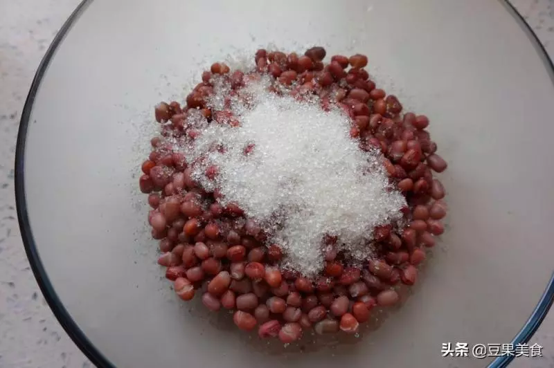 蜜紅豆除了直接吃,做甜品,做烘焙也是必不可少的,喜歡紅豆的朋友一定要學會自己做