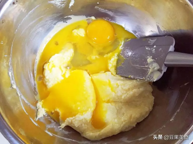我找到了最厲害的蛋糕!只需要3種原料,還不需要麵粉的【日式舒芙蕾芝士蛋糕】