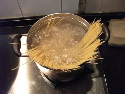 武漢特色【熱乾麵】根根筋道,色澤黃而油潤,滋味鮮美