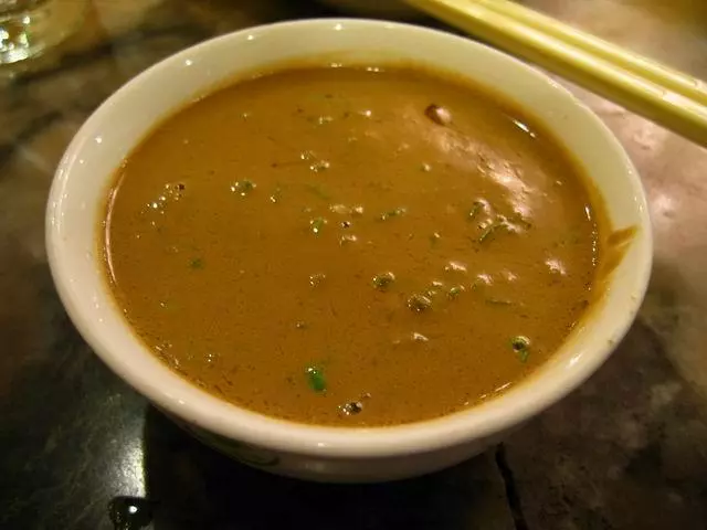 武漢特色【熱乾麵】根根筋道,色澤黃而油潤,滋味鮮美