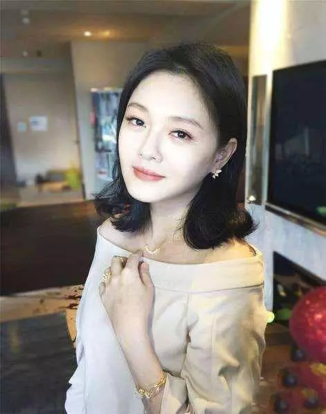 40幾歲的女人別再留「黑長直」,試試這5種髮型,尤其第二種大媽變貴婦