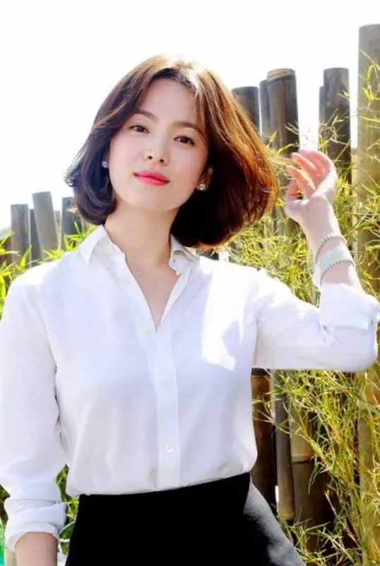 40幾歲的女人別再留「黑長直」,試試這5種髮型,尤其第二種大媽變貴婦
