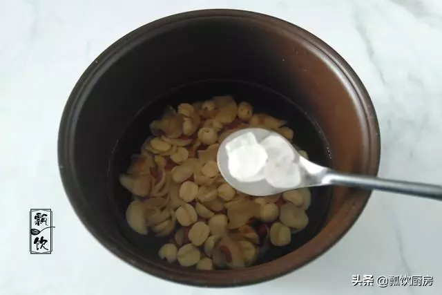女人三寶多煮湯,每周喝上兩三次,長夜好眠,熬夜族女士要常喝