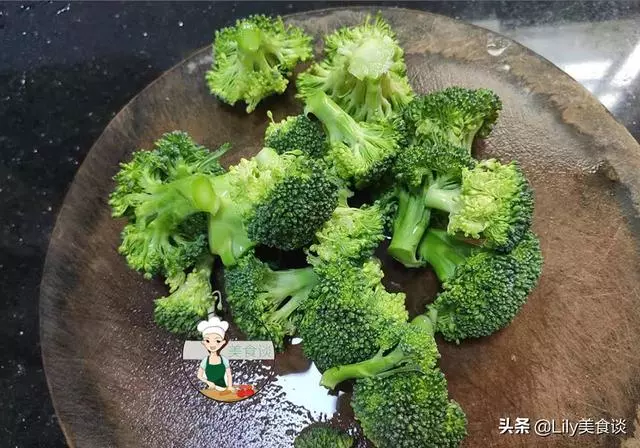 西蘭花和它是絕配,比放肉炒好吃,隔三差五給孩子做,營養又鮮美