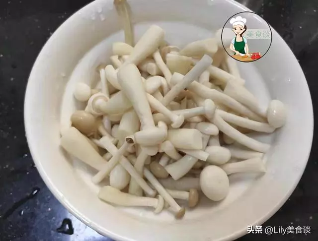 西蘭花和它是絕配,比放肉炒好吃,隔三差五給孩子做,營養又鮮美