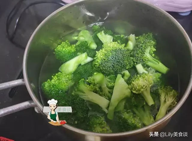 西蘭花和它是絕配,比放肉炒好吃,隔三差五給孩子做,營養又鮮美