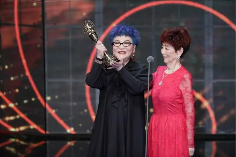 張小燕94歲媽美貌驚人!起底身分是上海名門「表姊是張愛玲」 年過90仍每週跳國標打牌「比女兒更懂生活」