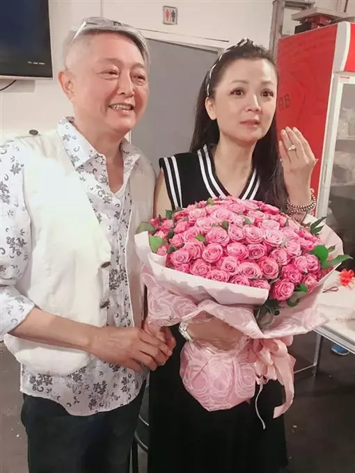 答應成為李太太!高欣欣為李國超慶生「反被驚喜求婚」 「愛情長跑18年」曾傷太重他耐心守候