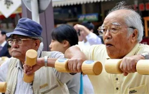 老人說「餓能治百病」,是真的嗎?有幾種情況,確實可以不吃晚飯