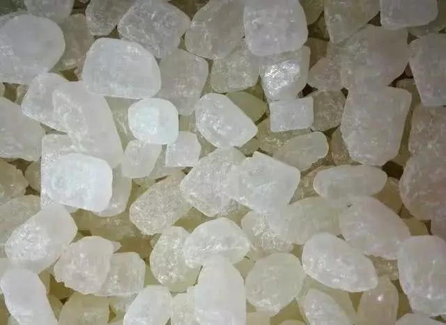 白色冰糖和黃色冰糖有什麼區別?那就是加工的工序有所不同!