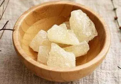 白色冰糖和黃色冰糖有什麼區別?那就是加工的工序有所不同!