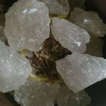 白色冰糖和黃色冰糖有什麼區別?那就是加工的工序有所不同!