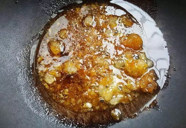 白色冰糖和黃色冰糖有什麼區別?那就是加工的工序有所不同!