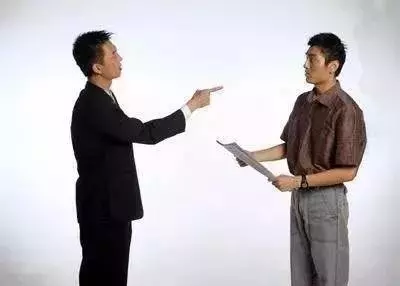 董事長裝窮去相親,女方毫不嫌棄,一月後電梯相遇,董事長傻住