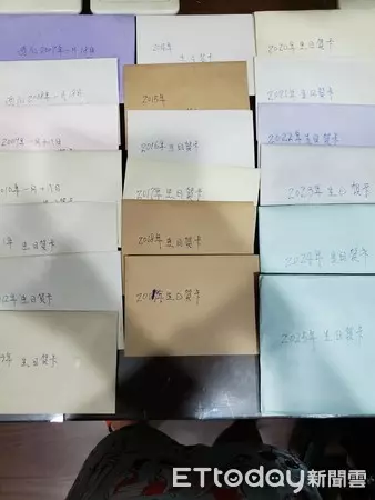 來不及看幼女長大!父親臨走前「提早寫好19年生日卡片」,用盡剩餘力氣證明「爸爸的愛一直都在」