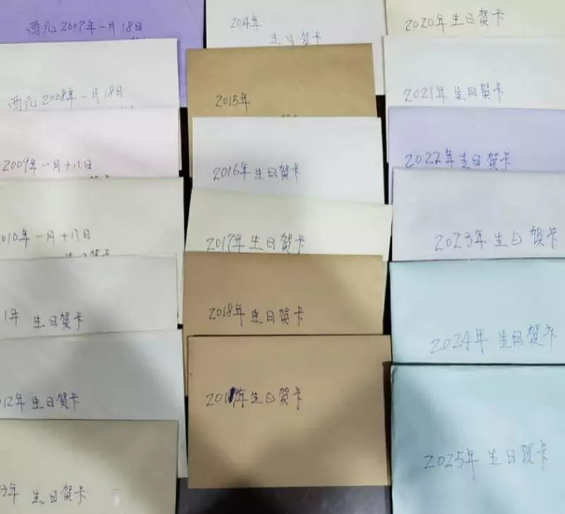 來不及看幼女長大!父親臨走前「提早寫好19年生日卡片」,用盡剩餘力氣證明「爸爸的愛一直都在」