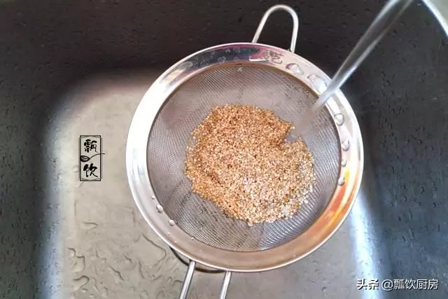 家有孩子多喝粥,三食材一起煮,強健身體護脾胃,孩子愛喝少鬧病