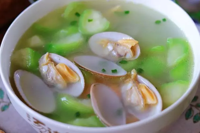 這碗湯我們家天天都要喝,鮮甜美味又營養,秋天常喝皮膚嫩得出水