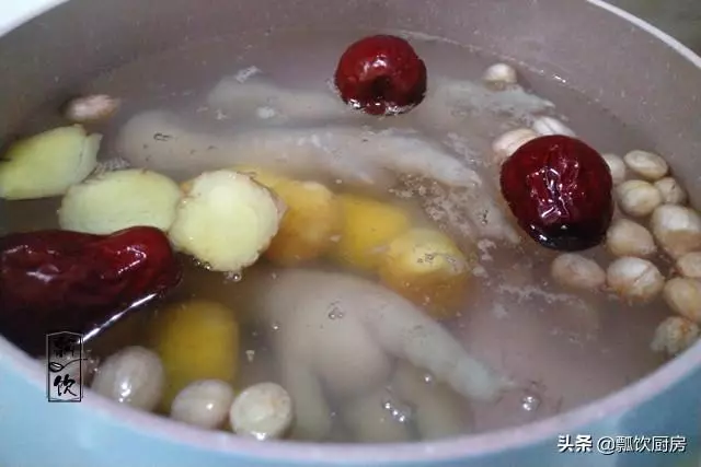 女人三十豆腐渣,驅寒保顏多喝湯,五食材煲湯常喝,青春永駐
