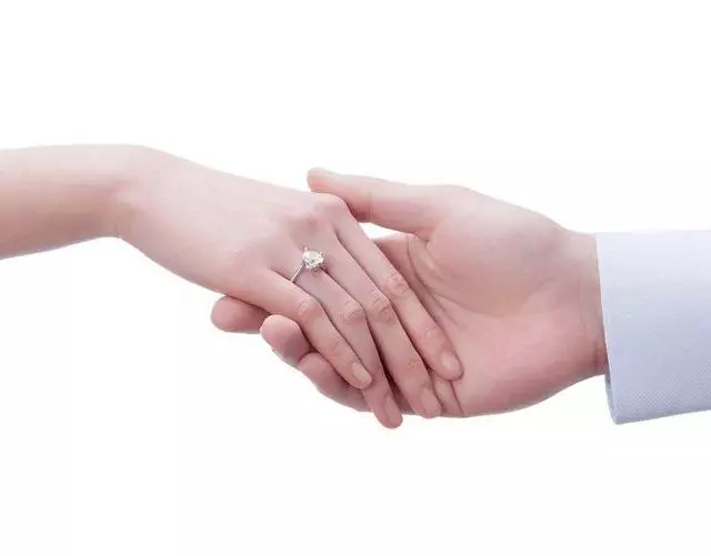 60年忘不了她,爺爺抱20萬現金娶「老婦」!