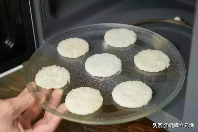 一碗剩飯,幾分鐘華麗變身為超美味美食