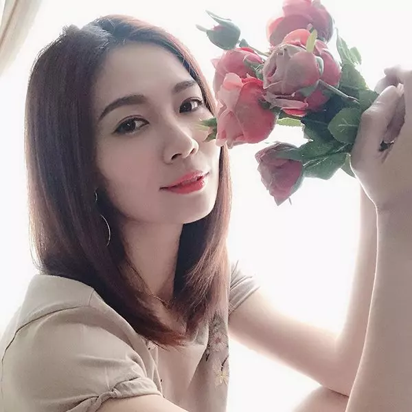 恭喜了!35歲楊秀惠低調當人妻,老公近照曝光,與圈外老公秀婚戒!