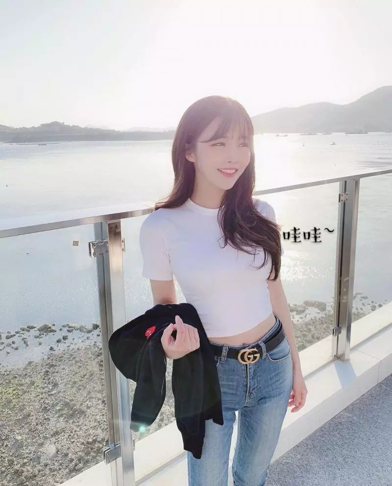 台大女大學生haeleun擁有清秀的天使面孔 男同學們看到心都融化了~