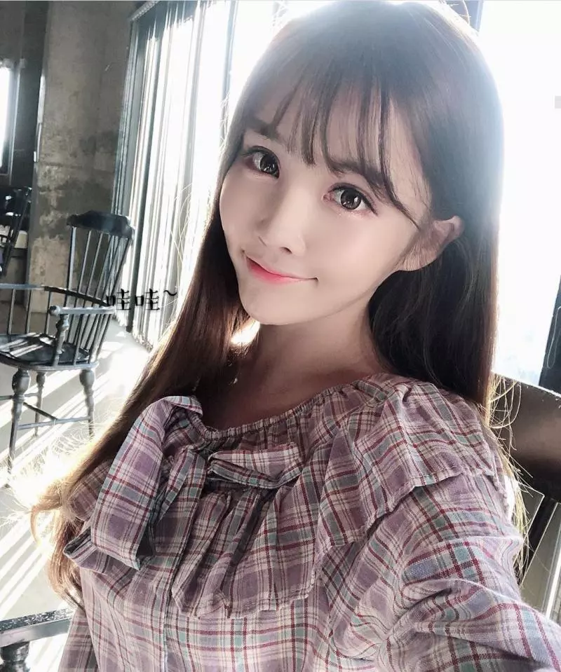 台大女大學生haeleun擁有清秀的天使面孔 男同學們看到心都融化了~