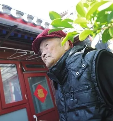 100多歲老人,耳不聾、眼不花,身體健康,長壽秘訣:兩杯水 !