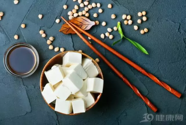 豆腐+菠菜=腎結石?醫生最想拆穿的3個謠言,很多老人還信 !
