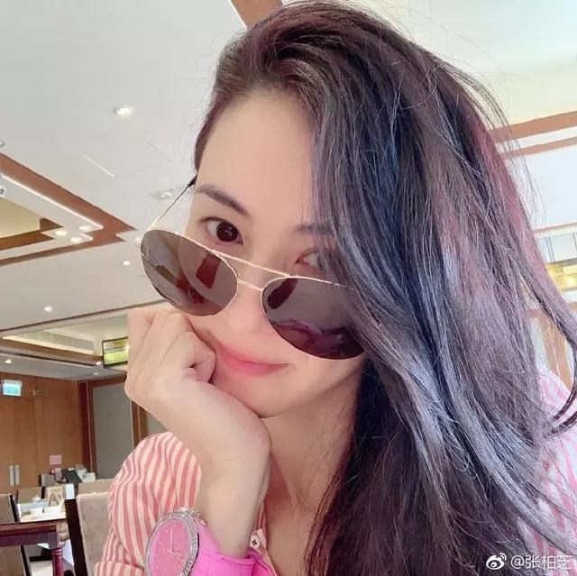 張柏芝大兒子lucas長成型男,12歲身高近170公分,冷酷模樣像極了爸爸謝霆鋒!