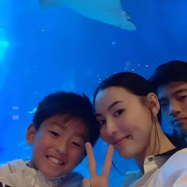 張柏芝大兒子lucas長成型男,12歲身高近170公分,冷酷模樣像極了爸爸謝霆鋒!