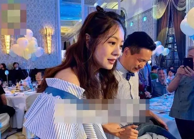 安以軒為兒子辦雙滿月宴,大擺宴席花費500多萬,賈靜雯一家搶鏡!