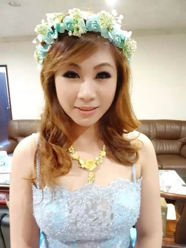 不敢看照片!她砸8000請新秘「訂婚被畫成妖怪」,氣到換新秘「變身美艷人妻」她怨:對方還來鬧場!