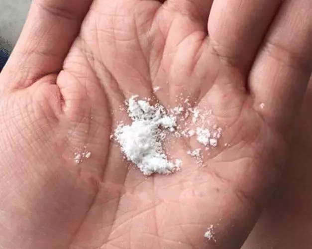 牙黃牙臭別用鹽水洗!漱口水裡丟一物,輕輕一擦, 還你一口「大白牙」,口氣很清新!