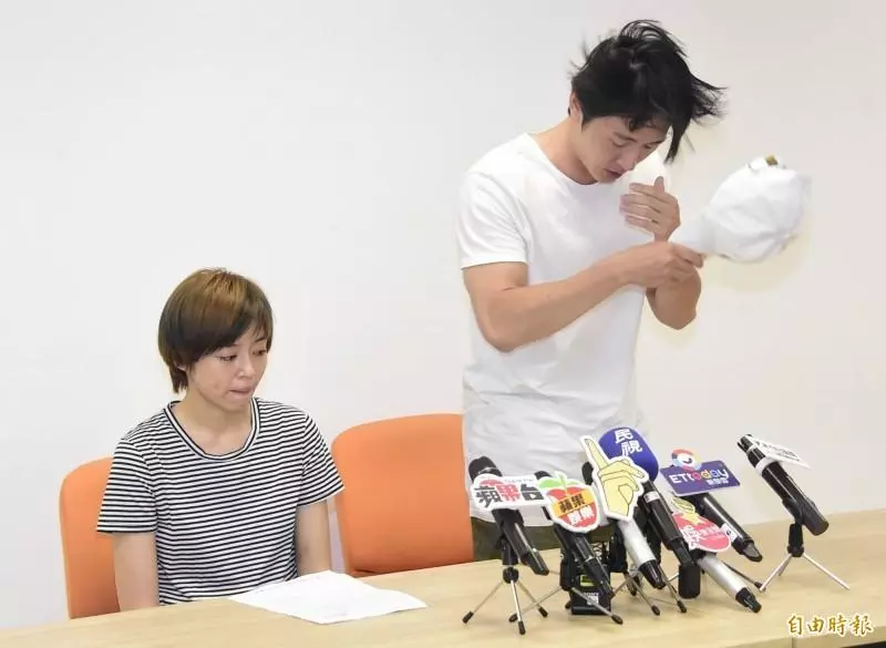 個性很派!王瞳被起底「飆爸媽X你娘」:把我當搖錢樹,揭內幕「叫阿姨找正宮」是有計畫的!