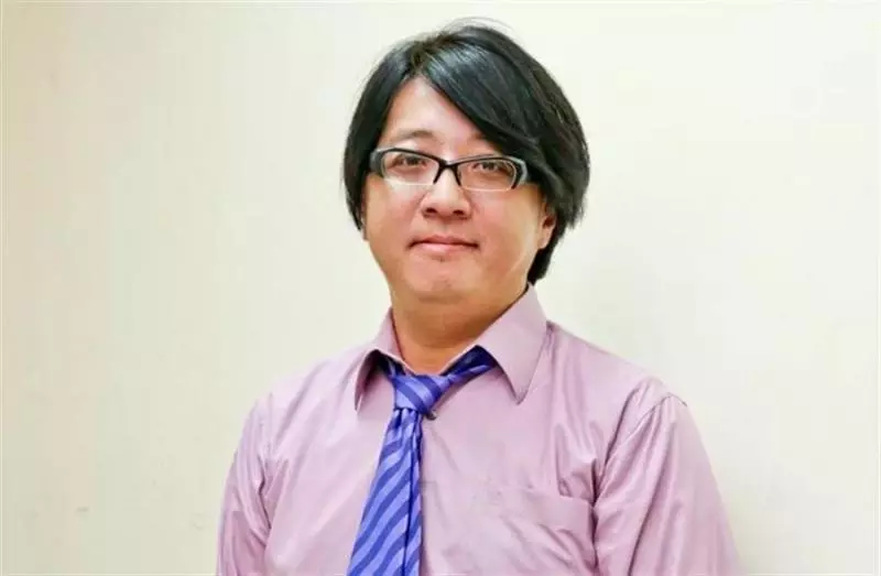 袁惟仁輪椅復健照曝光!術後「體重狂掉20公斤」瘦成皮包骨,半身不遂「努力練習抬腿」盼再次站起來~~