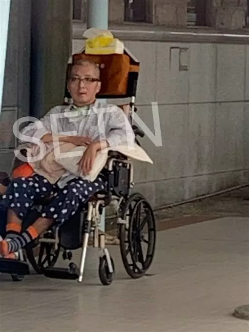 袁惟仁輪椅復健照曝光!術後「體重狂掉20公斤」瘦成皮包骨,半身不遂「努力練習抬腿」盼再次站起來~~