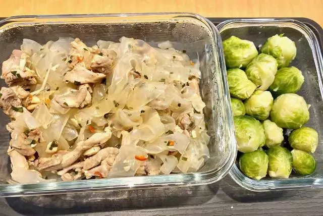 黎姿露玉背秀香肩,曬減肥餐心情大好,好身材靠吃出來!