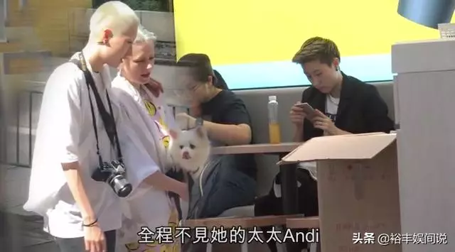 吳卓林新造型曝光!神似哥哥房祖名,媽媽吳綺莉則抽菸喝酒解憂愁~~