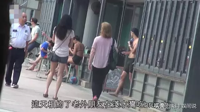吳卓林新造型曝光!神似哥哥房祖名,媽媽吳綺莉則抽菸喝酒解憂愁~~