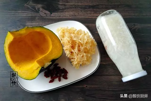 女人愛美,常喝此甜湯,家常三食材,能讓肌膚水潤,人「凍齡」