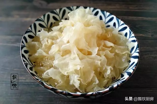 女人愛美,常喝此甜湯,家常三食材,能讓肌膚水潤,人「凍齡」