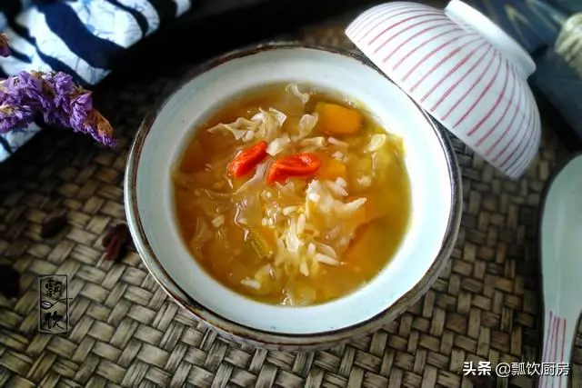 女人愛美,常喝此甜湯,家常三食材,能讓肌膚水潤,人「凍齡」