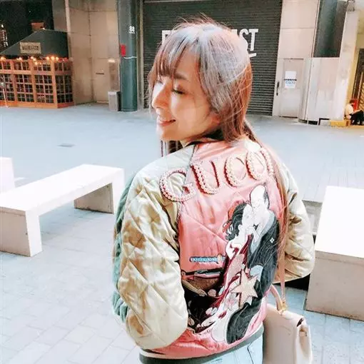 吳佩慈嫁不進豪門爽曬「超奢侈貴婦生活」,內行人看到「她身上那件外套」嚇傻:難怪願意放棄名份!