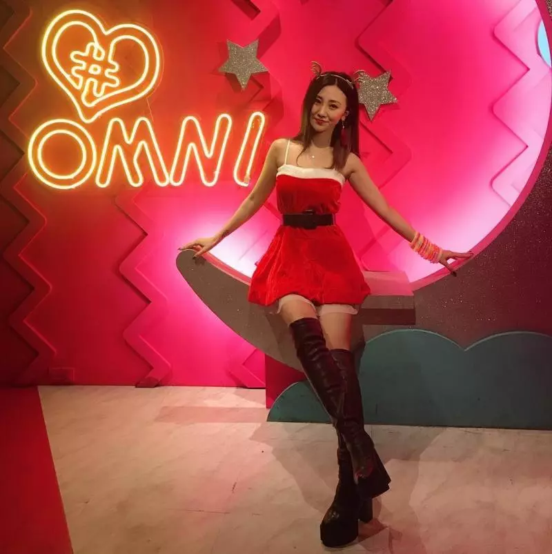 台灣的美女光!「舒涵Emily」,人在烏克蘭也不忘青天白日旗!