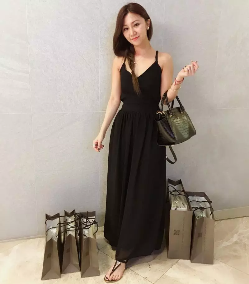 台灣的美女光!「舒涵Emily」,人在烏克蘭也不忘青天白日旗!
